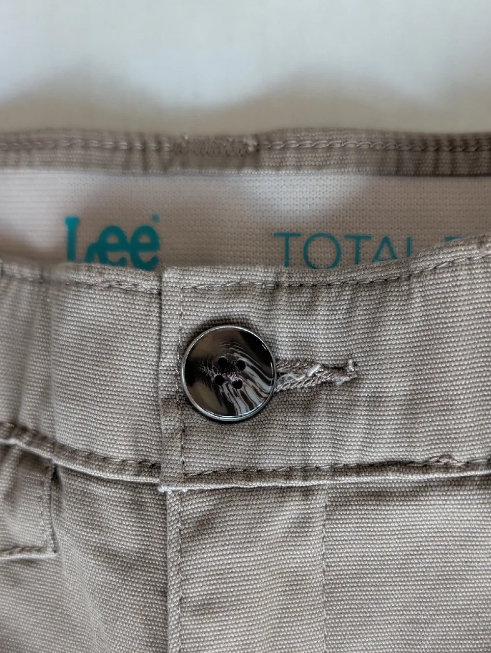 Lee Total Freedom Mid-Rise Matteo Chino Bermuda Shorts 8M Khaki Grey Persian